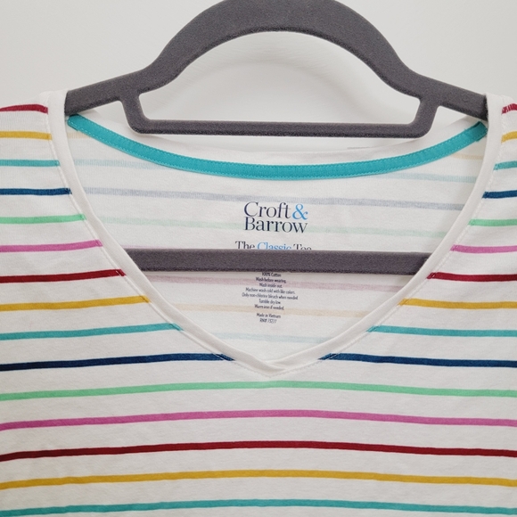 CROFT AND BARROW The Classic Short sleeves Tee in multi color stripes V neckline - Picture 3 of 7